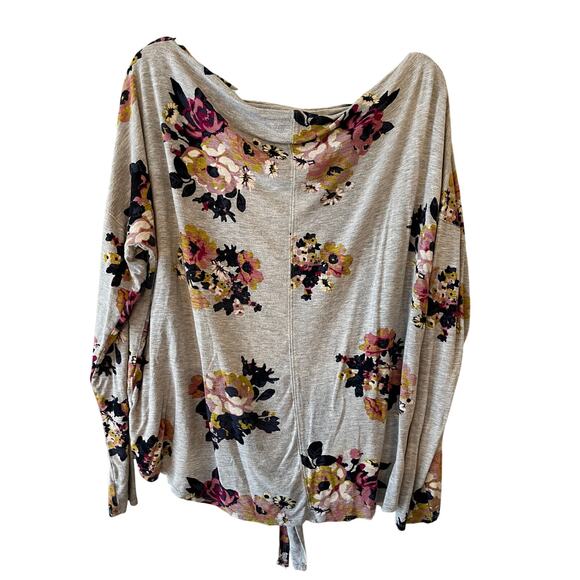 Maurices Tops - Maurices XL gray floral scoop neck top